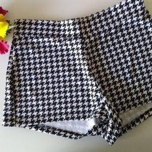Houndstooth hot shorts